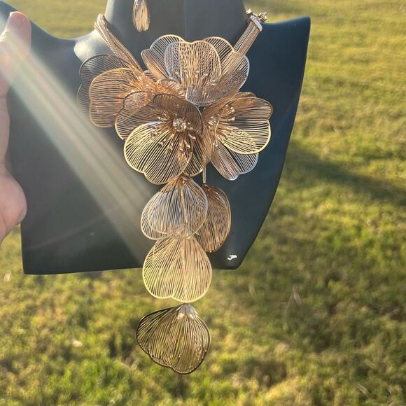 Zara Floral Gold Plated Necklace Earrings set - Picture 13 of 13